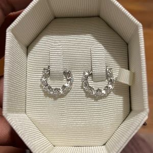 Swarovski Ortyx hoop earrings
Triangle cut, Small, White, Rhodium plated
